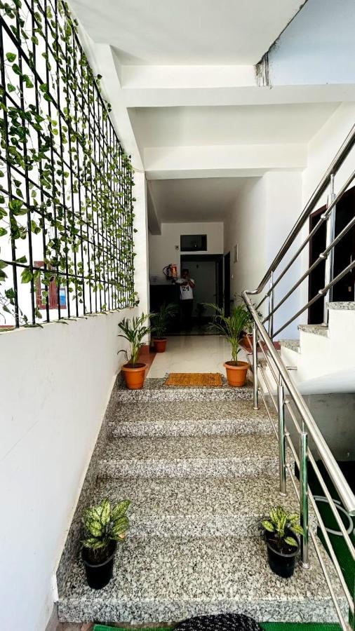 Niroda Guest House Guwahati Ngoại thất bức ảnh